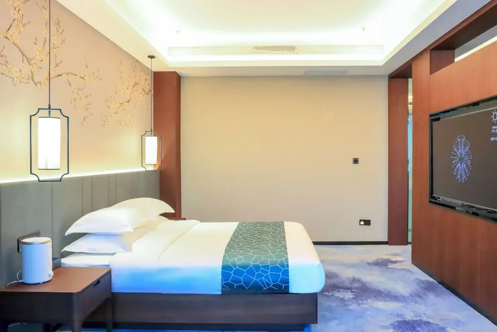 Yun Ray Phoenix Hotel