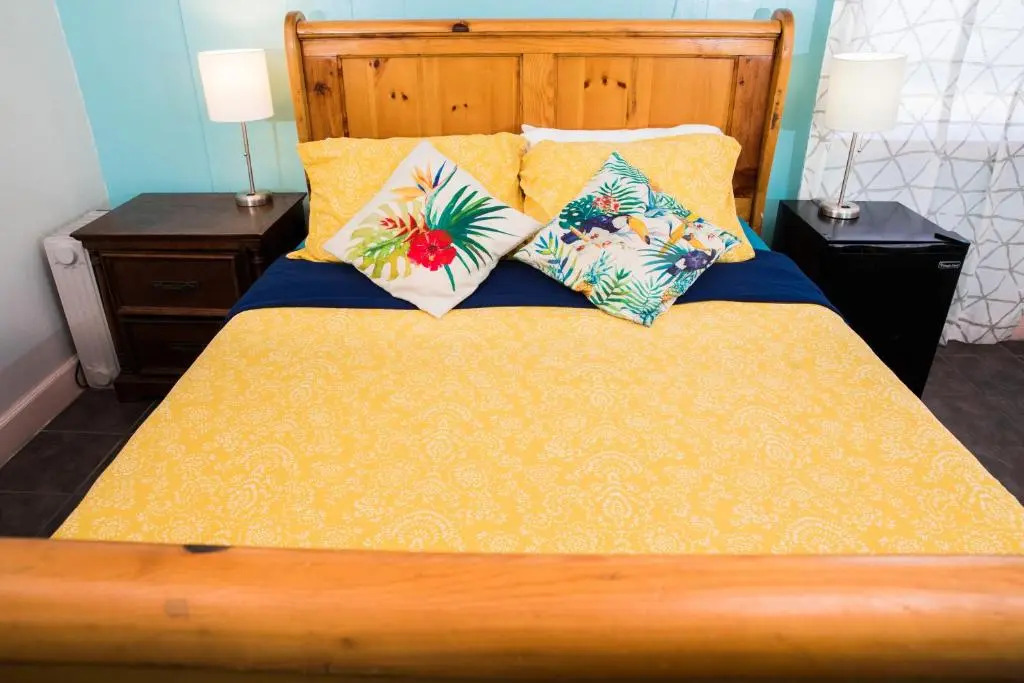 ITH San Diego Beach Bungalow Surf Hostel