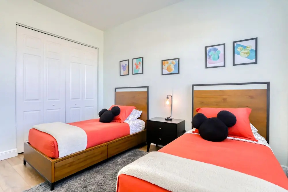 Snowbird-friendly Condo Near Walt Disney World Resort W/pool, Wifi, AC, and W/D