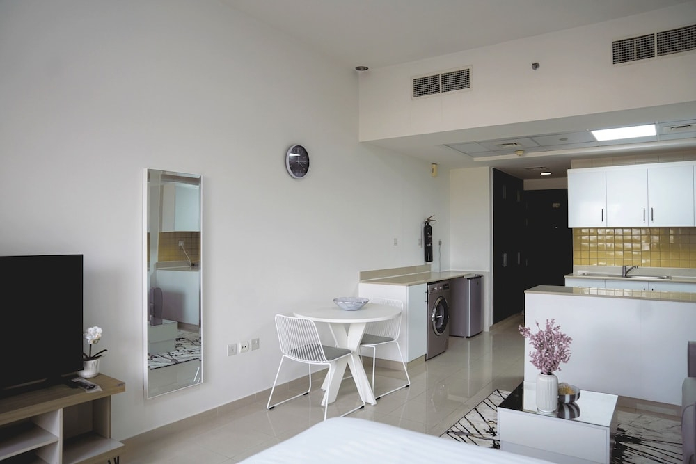 Stunning Sea View Apt. With Balcony - RAK