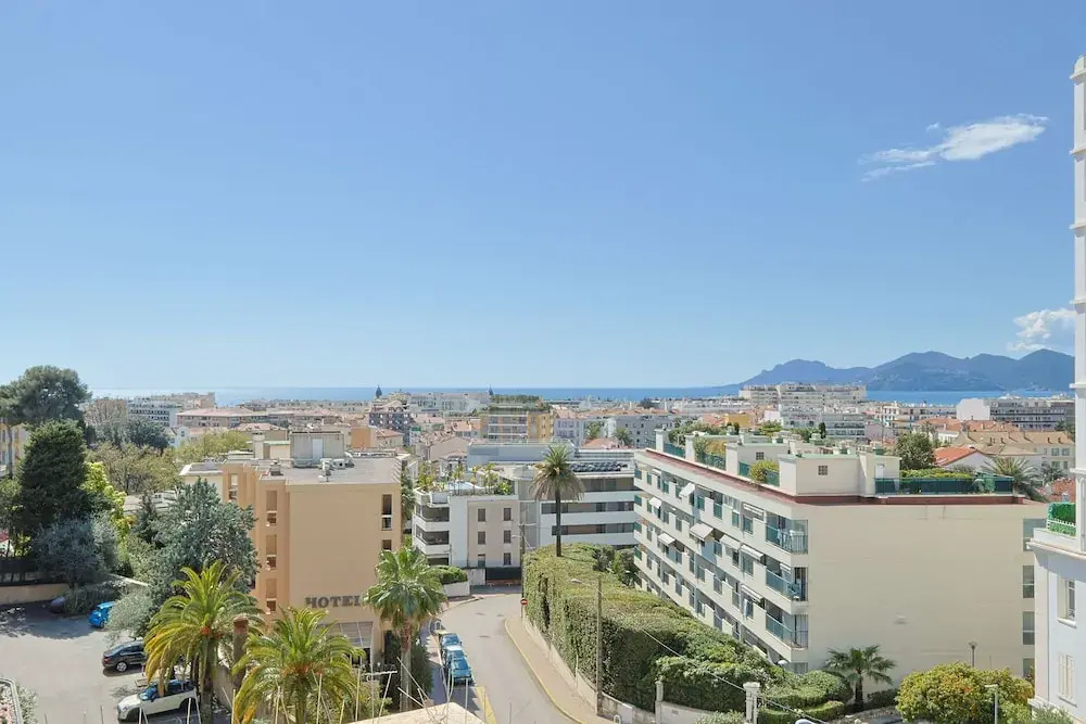 L Horizon in Cannes With 2 Bedrooms and 1 Bathrooms