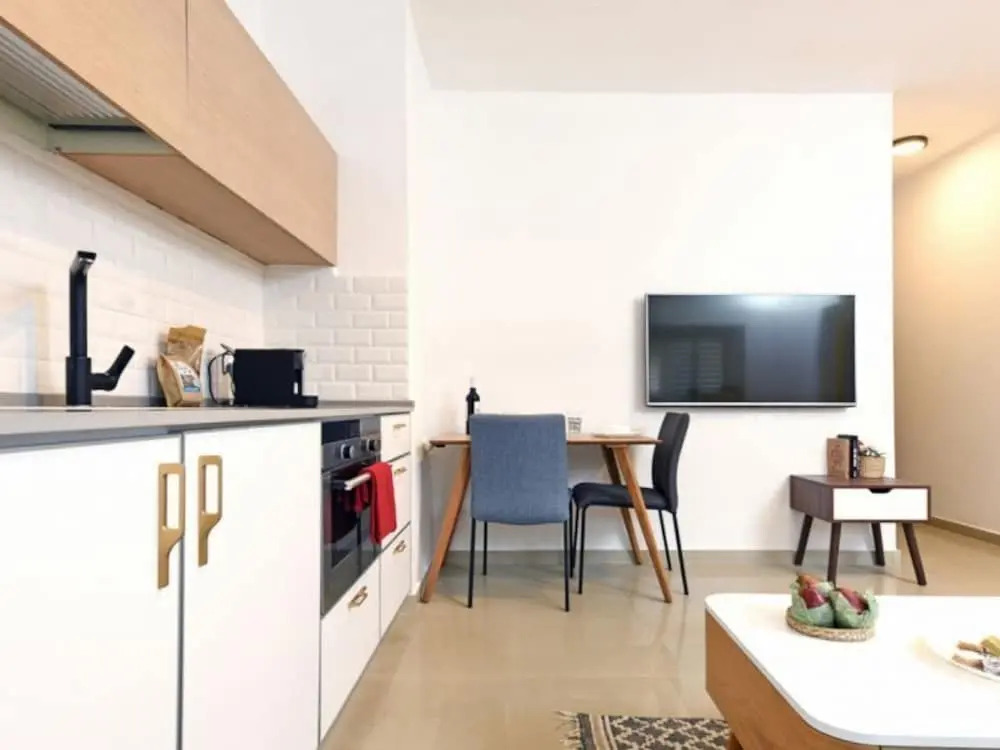 Quiet Apt in the Heart of The City