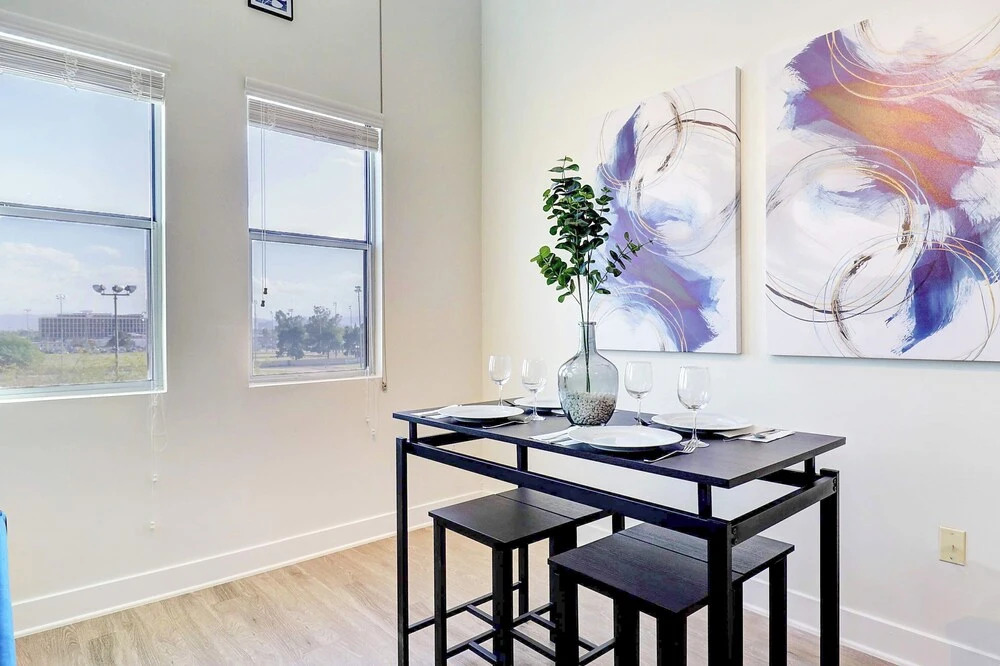 Loft with Views-King Bed-Close to Shop/Dine-Parking 4011