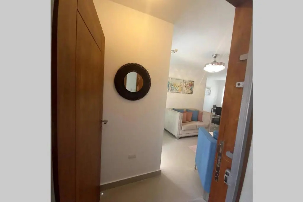Confortable apartamento de 3 tres habitaciones, con hermosa vista de area verde, ademas de piscinas y juegos infantiles en area recreativa