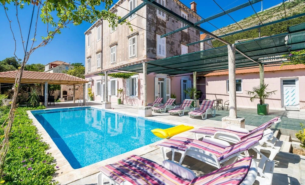 Nice Apartment in Dubrovnik With Outdoor Swimming Pool, Wifi and 5 Bedrooms