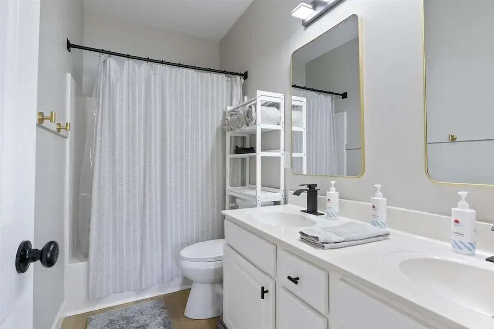Steps to Water, Serene View, Updated Condo Family Fun w/ 3 Pools in Camdenton