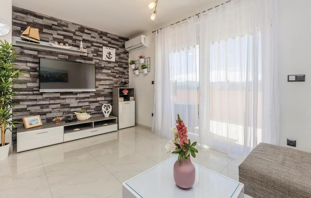 Beautiful Home in Brzac With Wifi and 2 Bedrooms