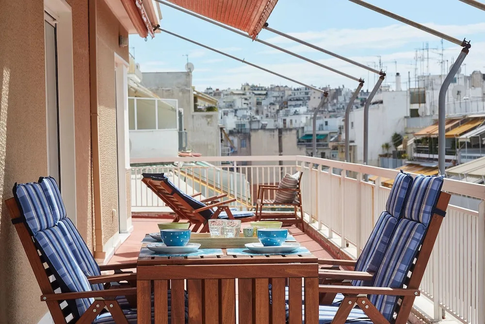 Fabulous 3BD Apt close to Kalimarmaro