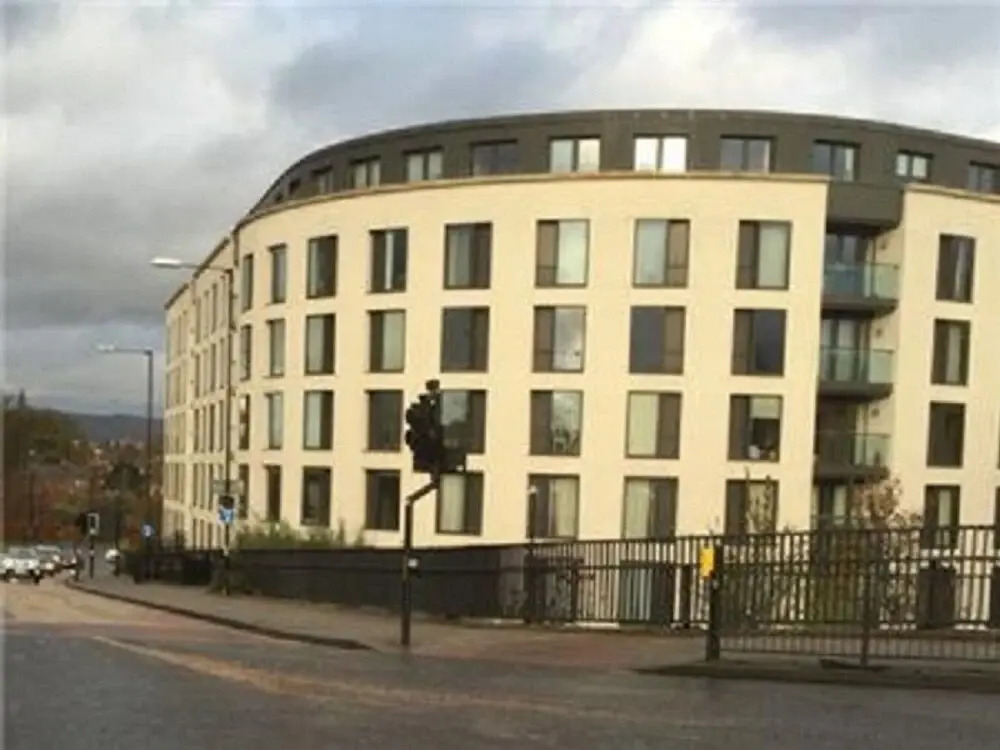 30 St James Walk