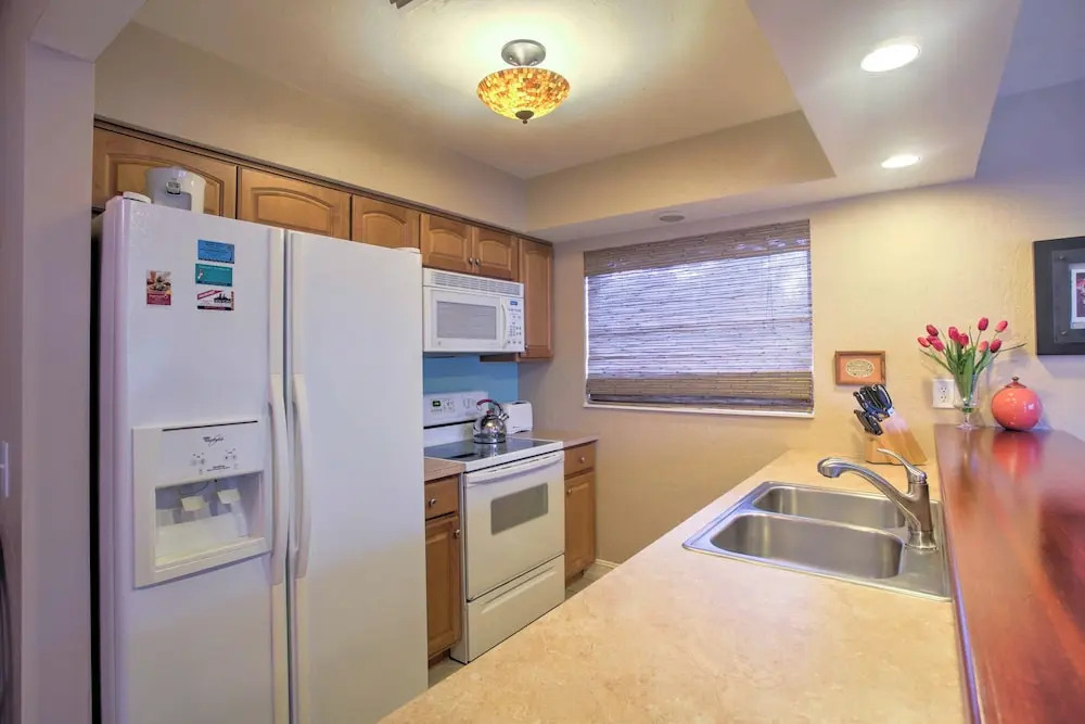 1 Mi to Beach Access: Naples Home w/ Lanai