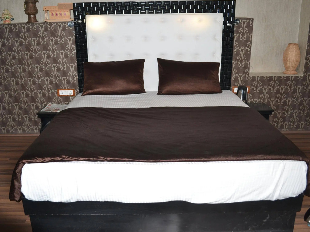 Heavenwood Heritage Hotel By Urban Inn Resorts