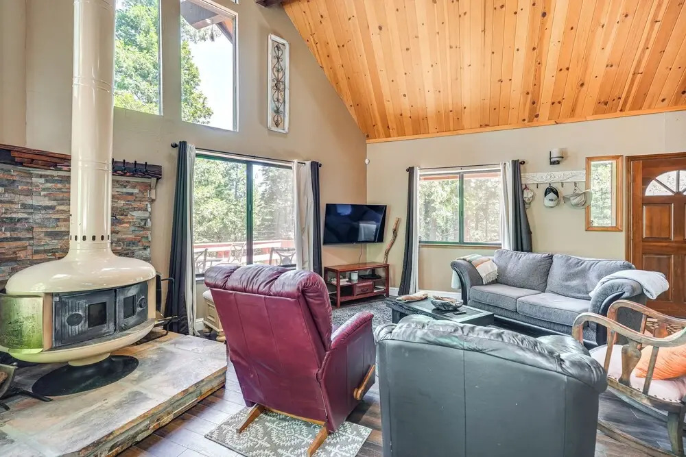Big Trees Cabin: Pool Access, Sauna, Game Rm