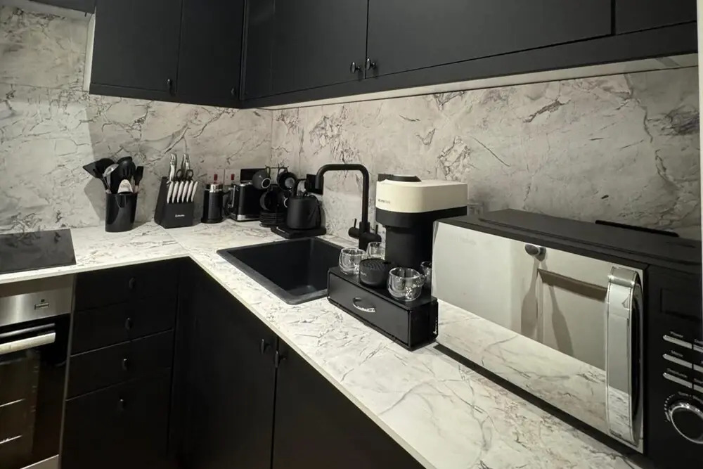 Central Apartment - Sleeps 2 & Private Patio