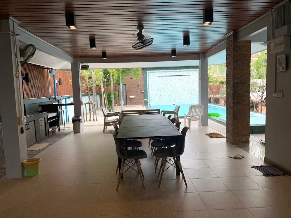 Lets Chill Pool Villa Najomtien Sattahip