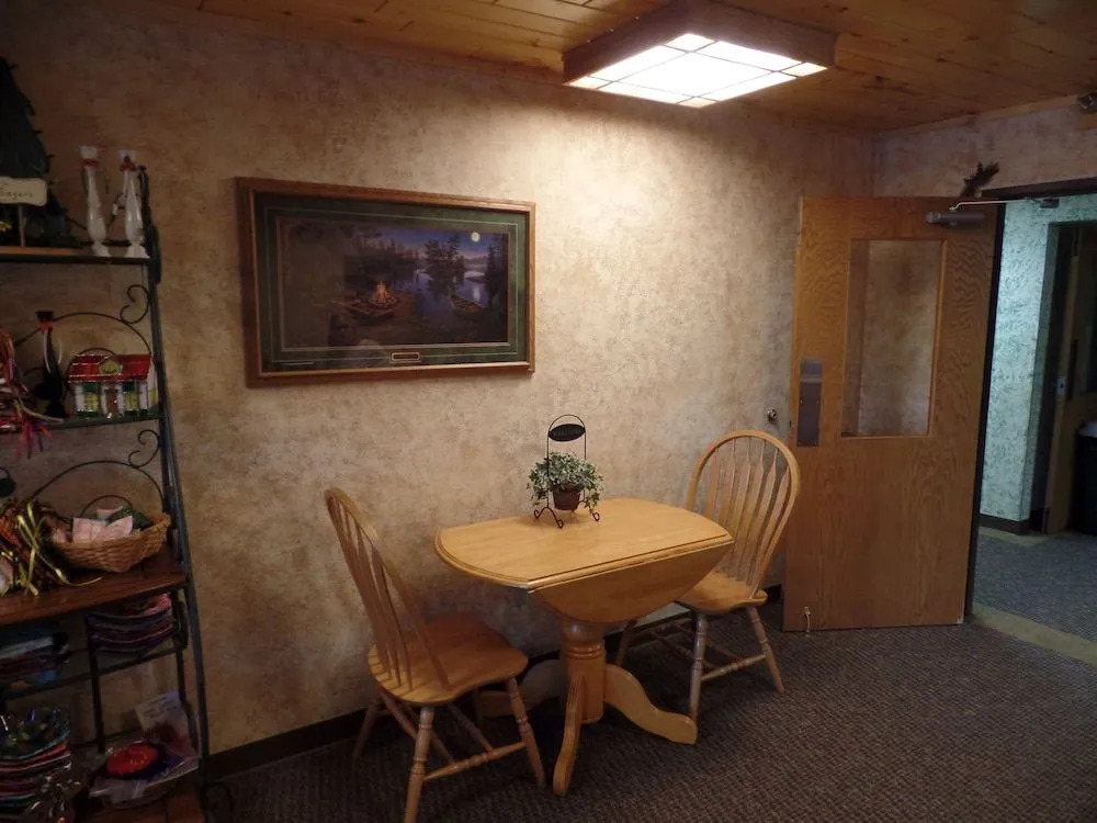 Chicaugon Lake Inn