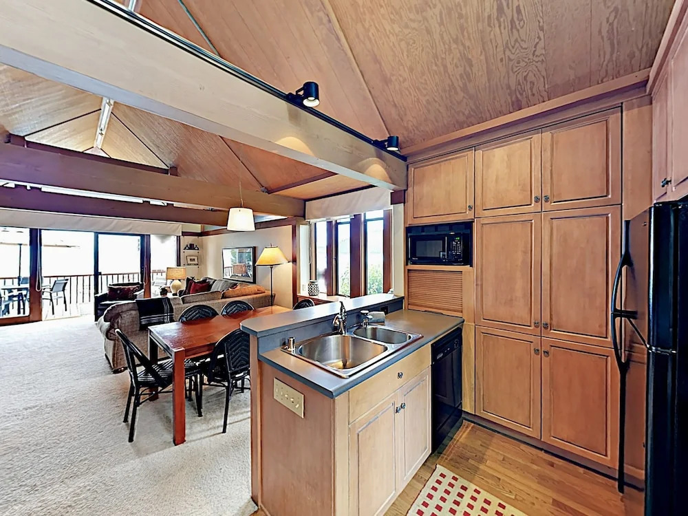 557 Lakeshore Blvd Townhouse Unit 120