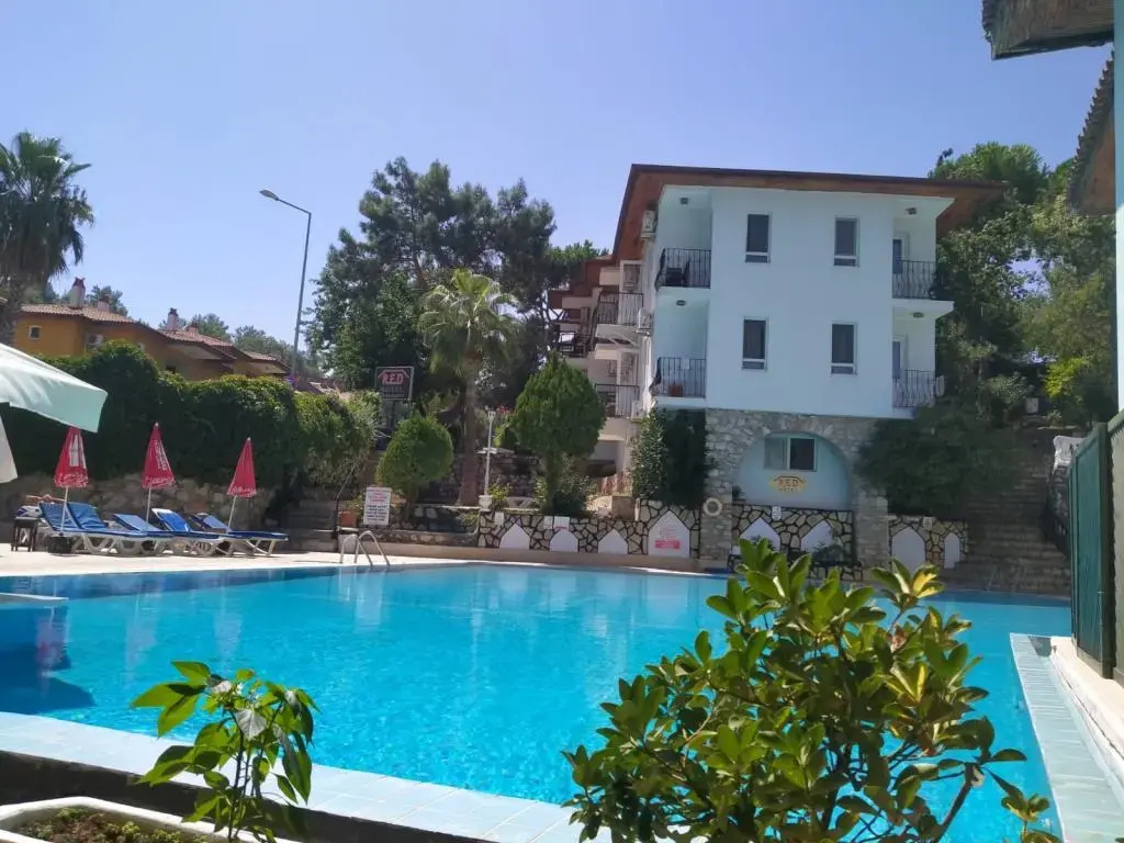 RED Hotel