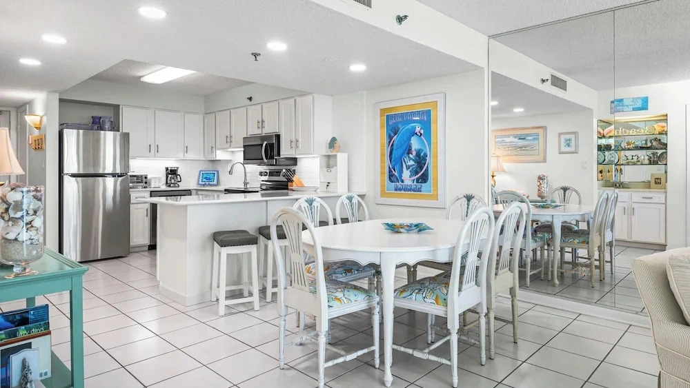 12th-floor Gulf Views w/ Private Beach + Free Tickets: Dolphin Cruise & More