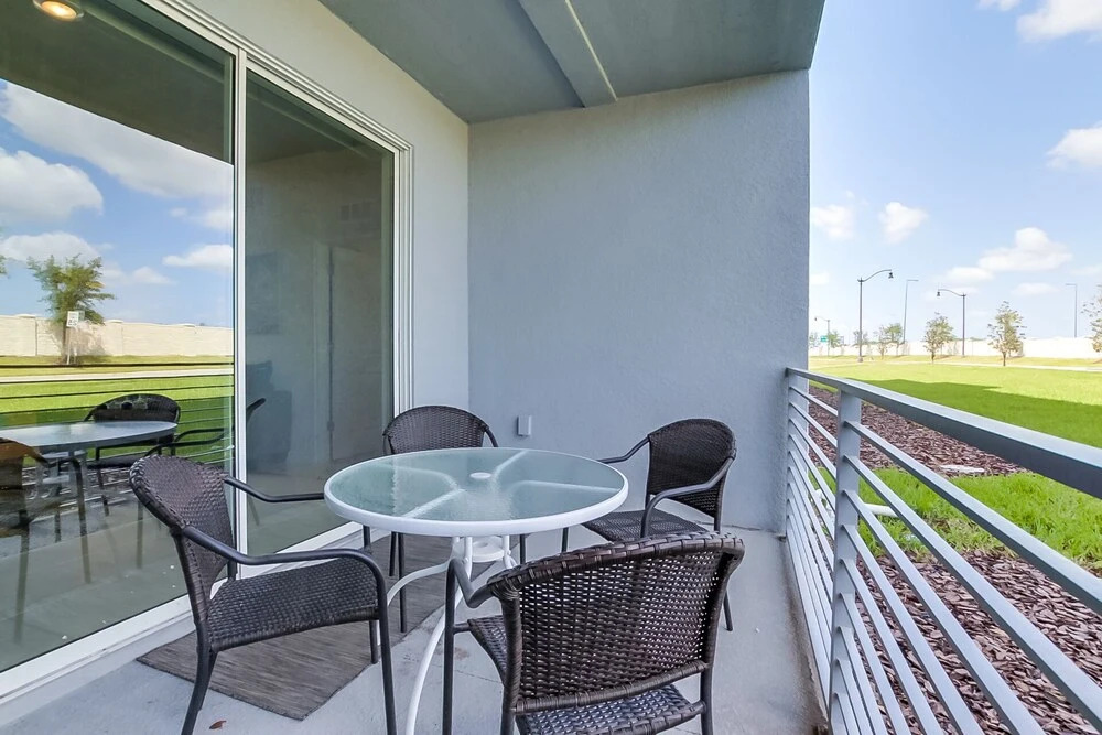 4741ct Unit 105 Amazing Story Lake Brand New Condo
