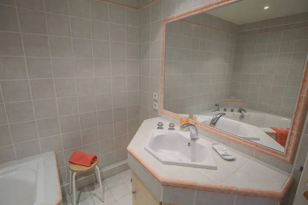Agrianthe Figuiers AP3092 by Riviera Holiday Homes