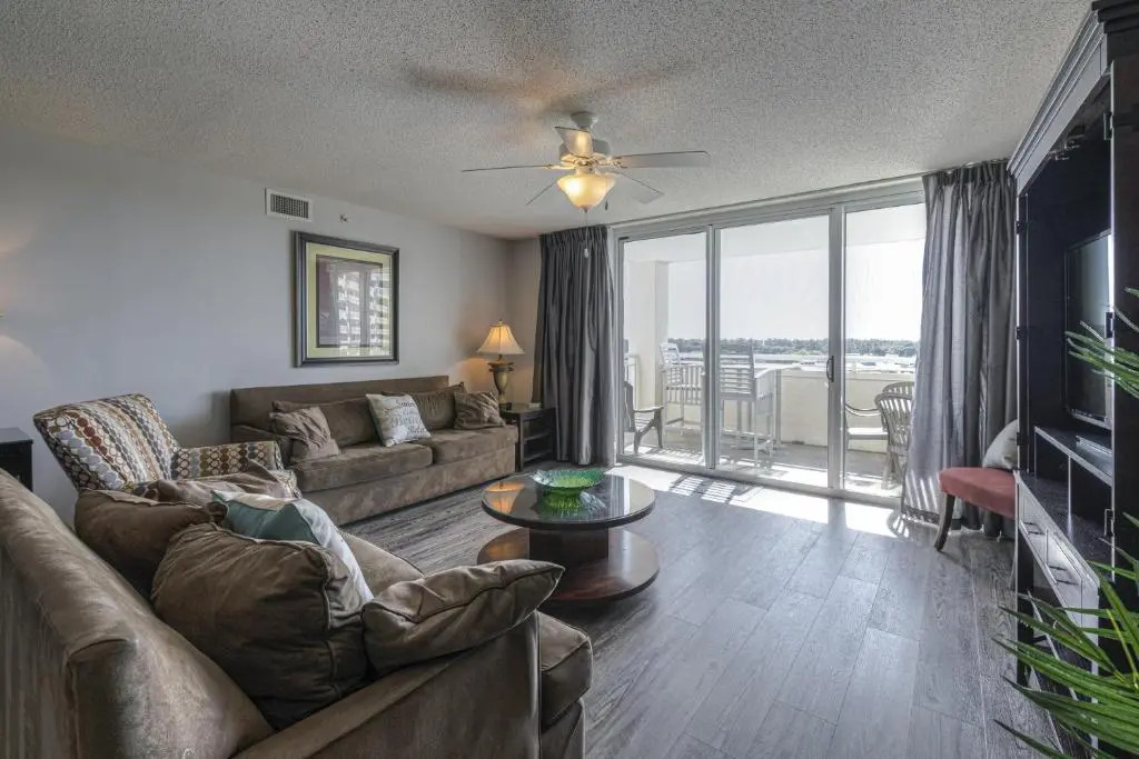 Yacht Club Villas #1-703