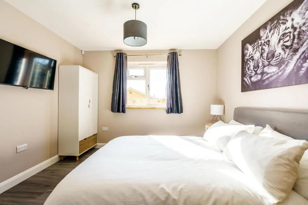 Fantastic and Sleek 3BD Home Wrington Bristol