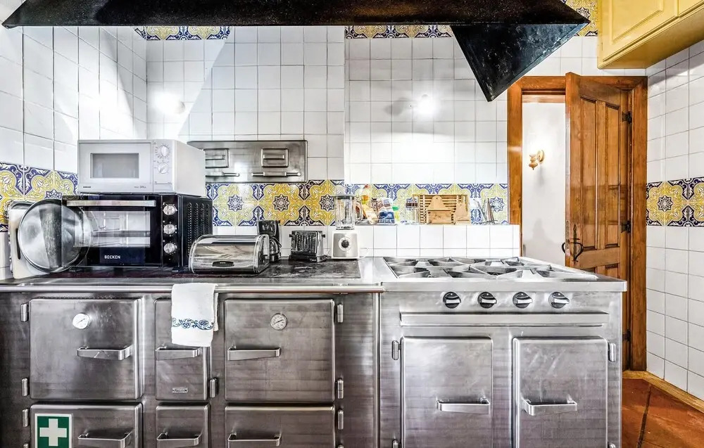 Beautiful Home in Grândola With Wifi and 4 Bedrooms