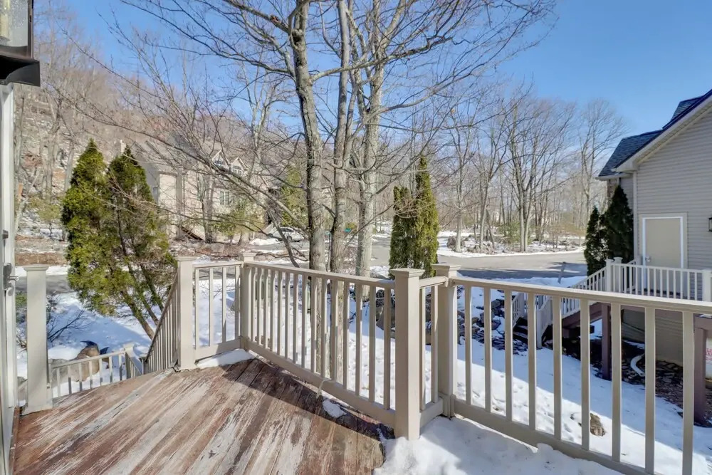 Hot Tub & Community Perks: Big Boulder Lake Escape