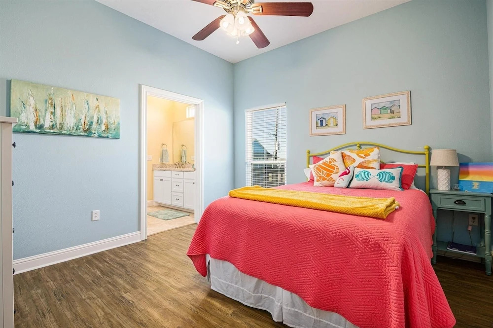 Sweetsol 4 Bedroom Home by RedAwning