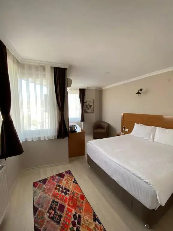 Üç Yıldız Hotel