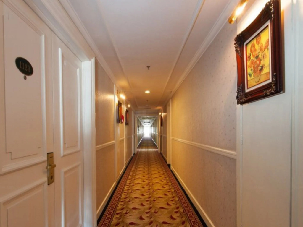 Golden Coast  Lawton Hotel