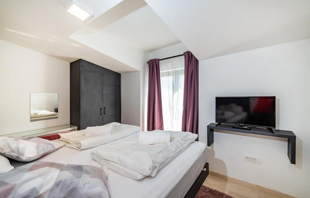 Amazing Home in Zadar with Outdoor Swimming Pool, Hot Tub & 2 Bedrooms