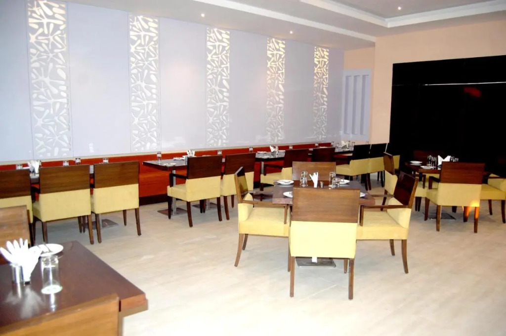 Hotel Le Roi Raipur at Raipur Railway Station