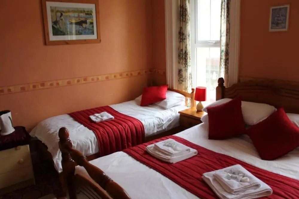 Middlegate Hotel