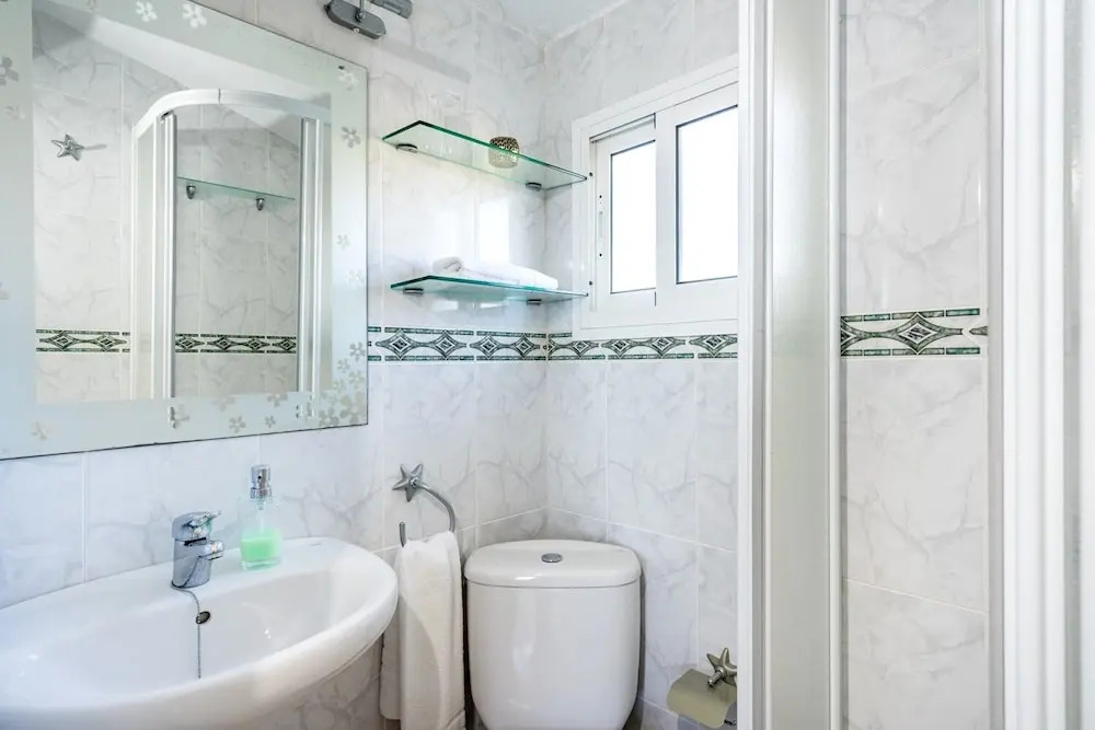 Lovely Apartment with View and Pool Ref 127