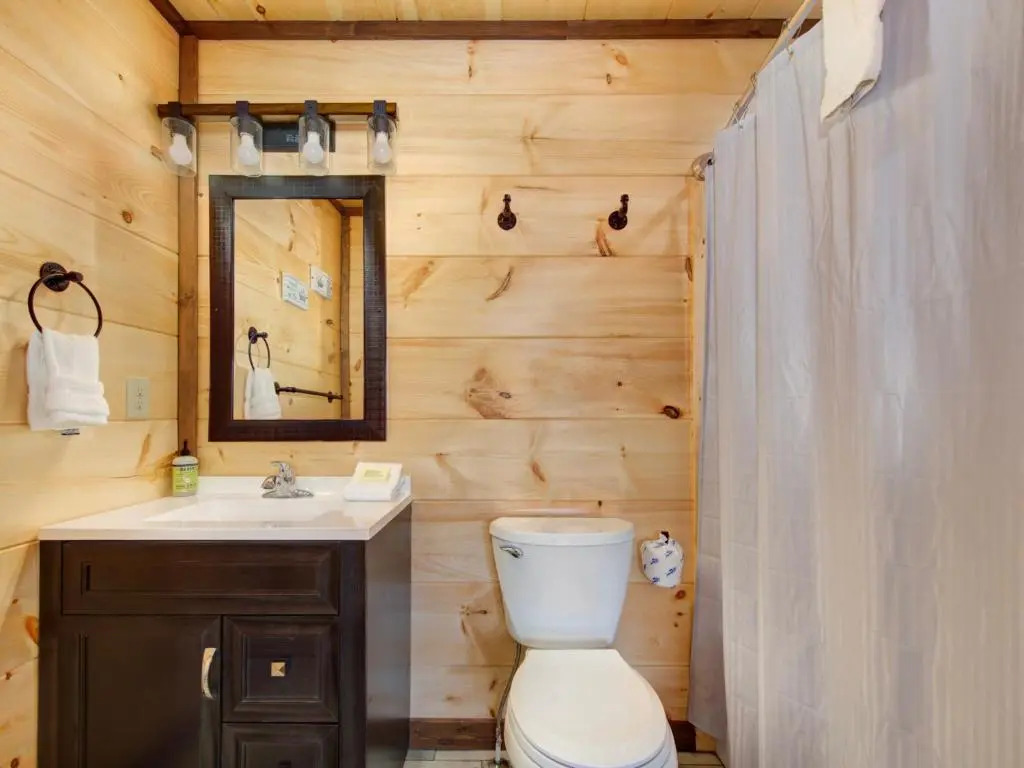 Splashtastic View Lodge, 7 Bedroom, Private Indoor Pool, Theater, Sleeps 20