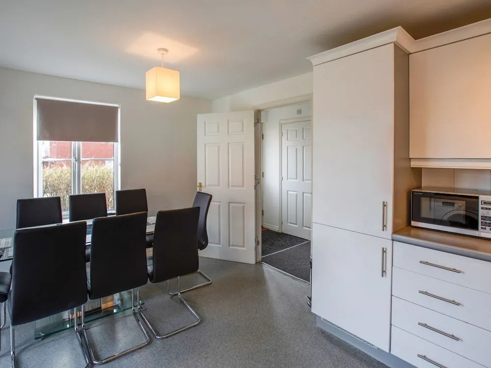 Captivating Holiday Home in Cardiff with Garden