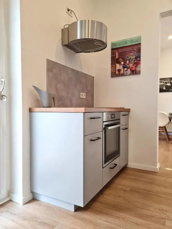 Burgunder helle und geräumige Ferienwohnung