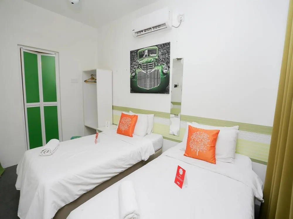 OYO 221 Olive Hotel