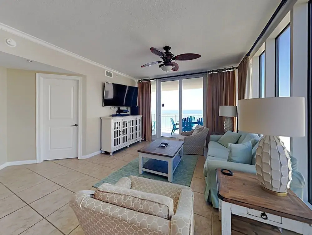 The Colonnades 302