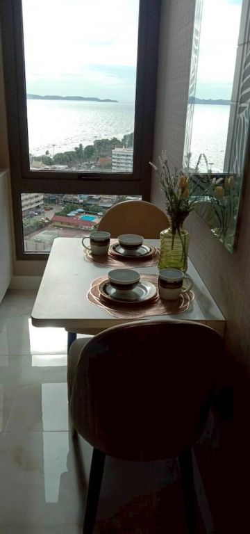 Serene 1-bedroom Apartment With Private Pool in Muang Pattaya