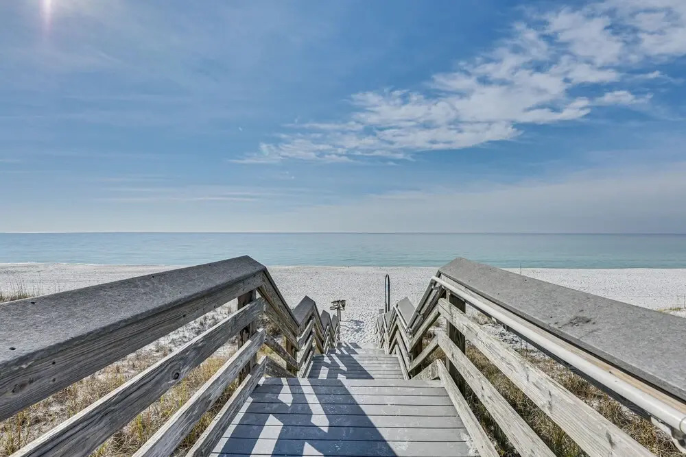 Walk to Beach: Miramar Tropical Cabana w/ Deck!