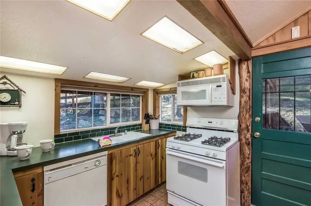 Main Stay - Four Bedroom Cabin with Hot Tub
