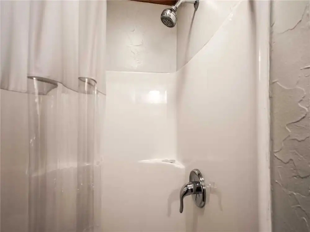 Apache Village Cabinette 11, Queen Bed, Midtown, Sleeps 2
