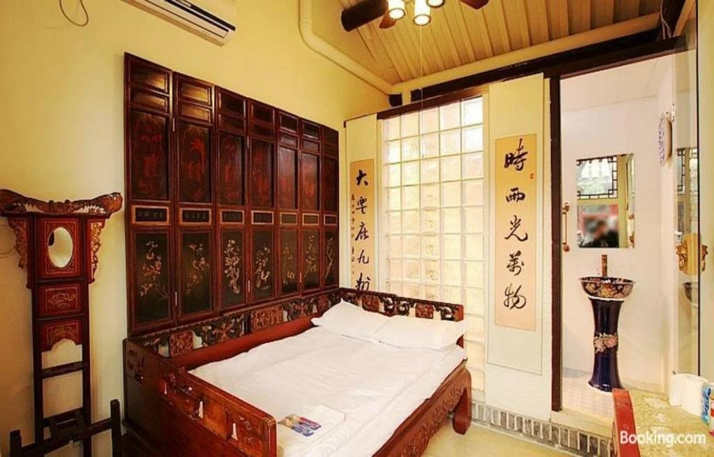 Apricot Courtyard Inn