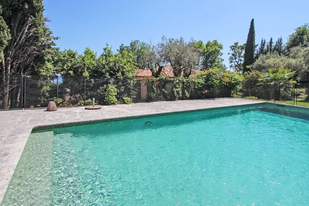A Luxurious, 5-bedroom Villa in Vence With a Swimming Pool and Spaciou