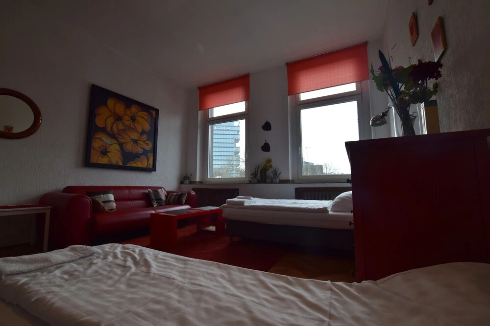 Tolstov-Hotels Large 3 1/2 Room Apartment