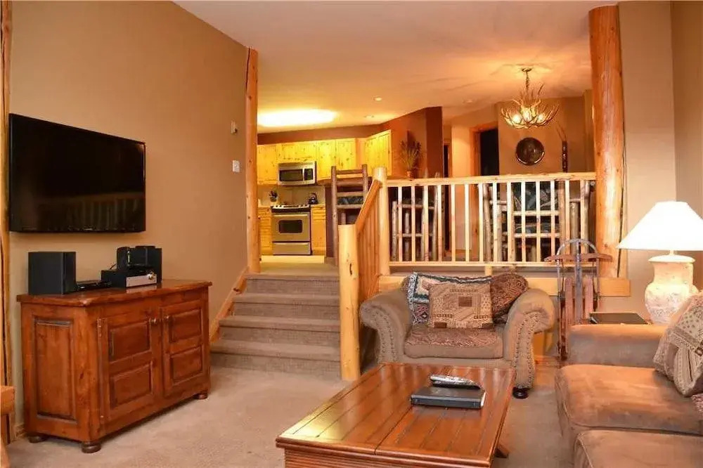 Elk Ridge Townhomes Unit 422 by RedAwning