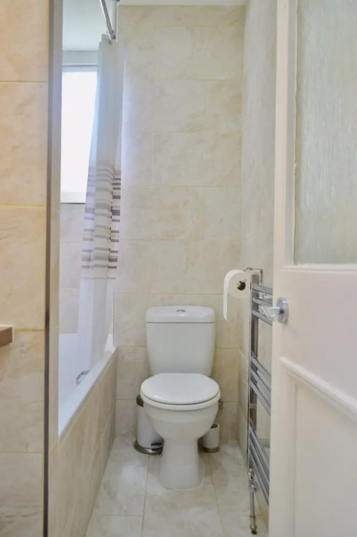 Spacious 3 Bedroom West End Flat