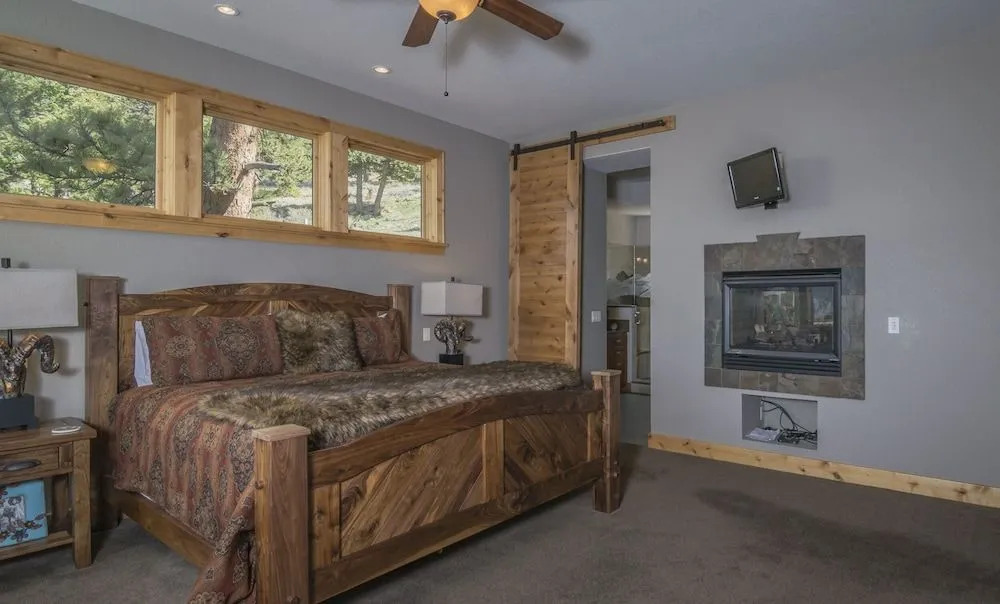 Garlands' Alpine Lodge Luxury Vacation At Windcliff 3 Bedroom Home by RedAwning